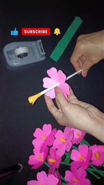 Paano Gumawa ng Mga Bulaklak na Papel .